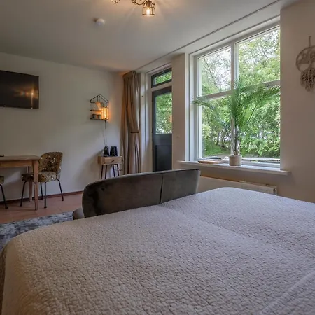 Отель Bed & Bos De 14 Sterren 3*