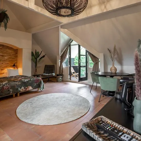 Bed & Bos De 14 Sterren Hotel 3*